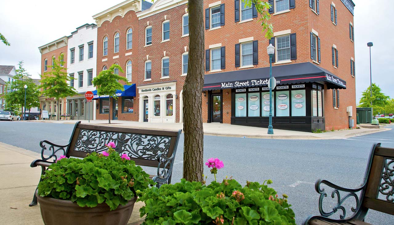 SmallTown Americana in Gaithersburg, MD Lakelands